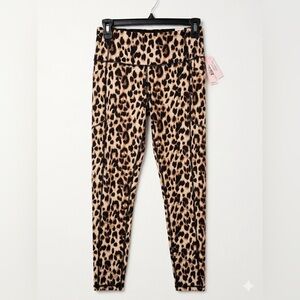 NWT Victoria’s Secret Leopard Print 7/8 High Rise Leggings Size 6